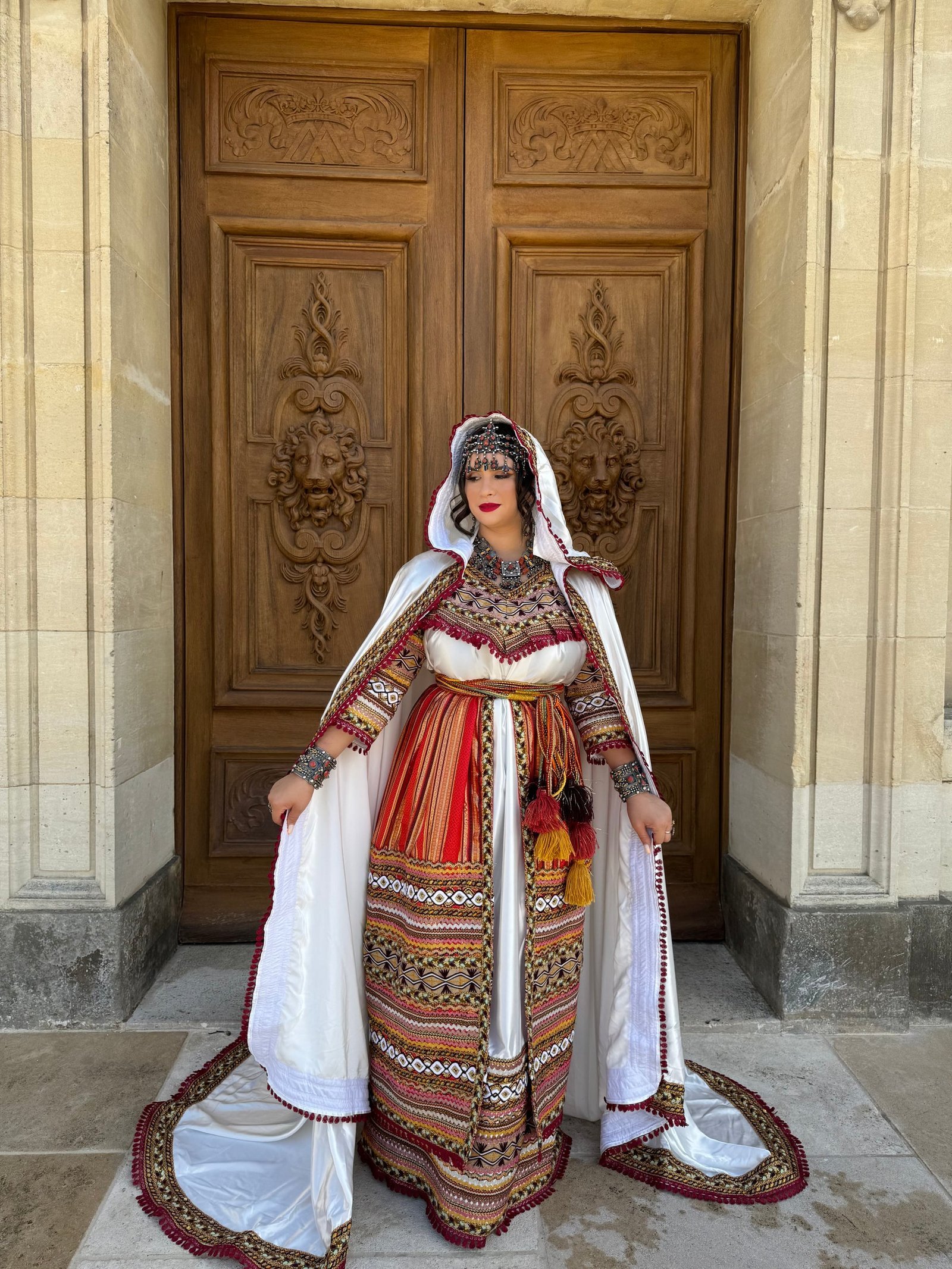 Robe kabyle traditionnelle présentée par Robes Kabyles